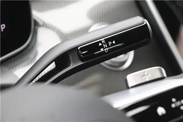 Mercedes-Benz C 260 L, 2025 12