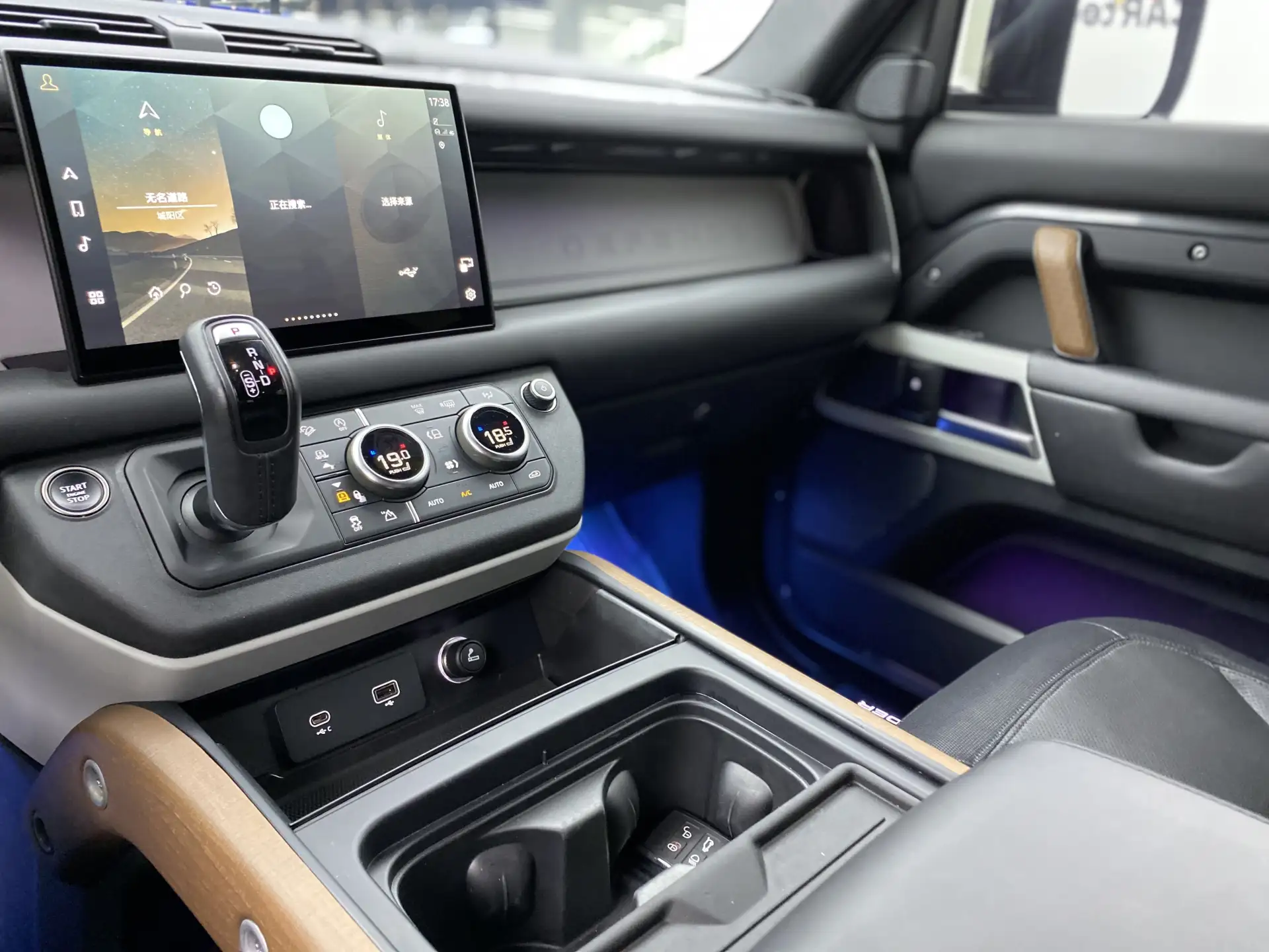 Land Rover Defender, 2023 8