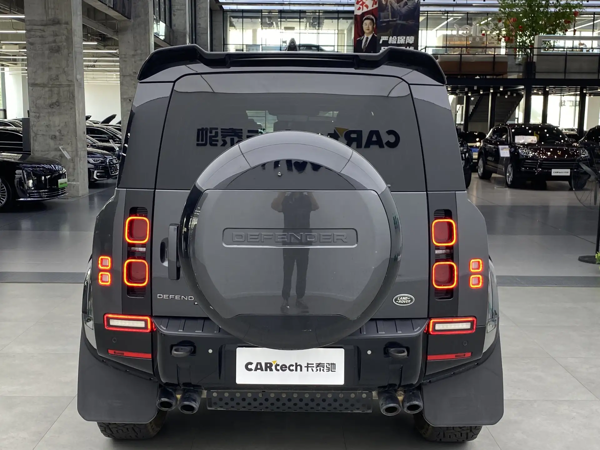 Land Rover Defender, 2023 3