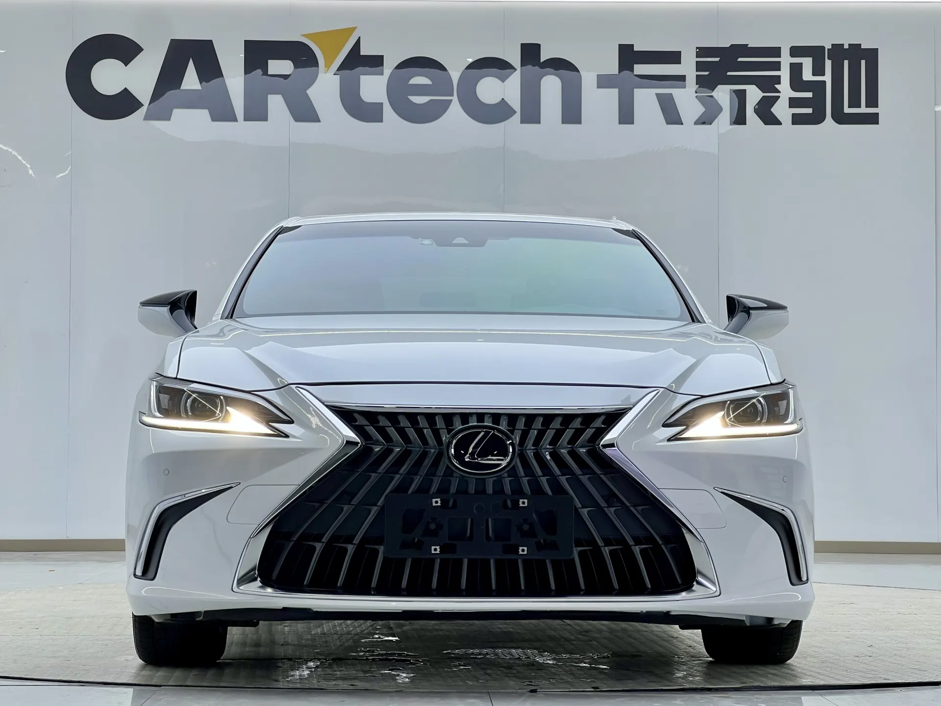 Lexus ES 300h, 2023 3