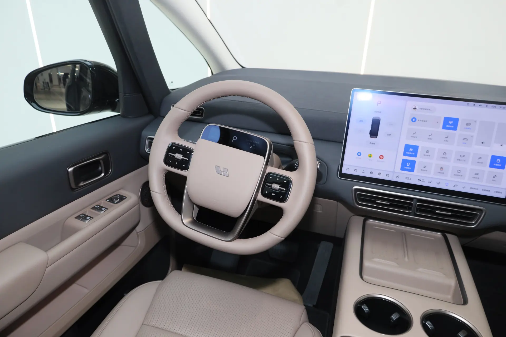 Li Auto MEGA, 2025 17