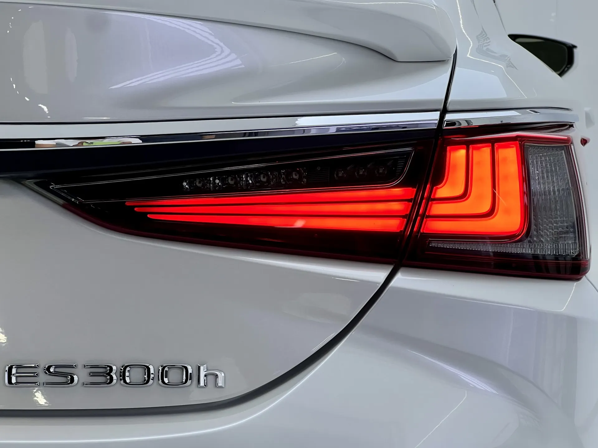 Lexus ES 300h, 2023 11