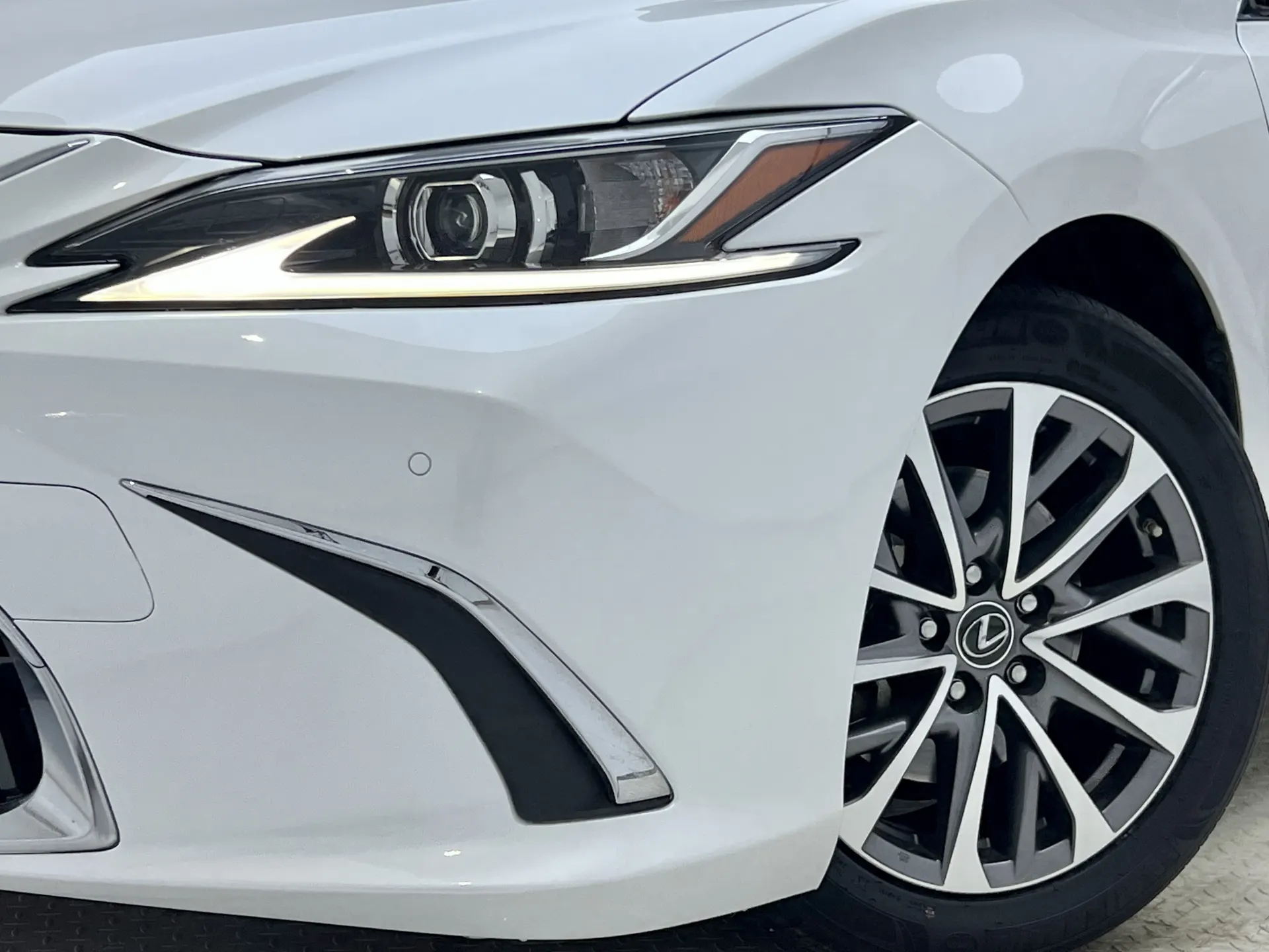 Lexus ES 300h, 2023 9