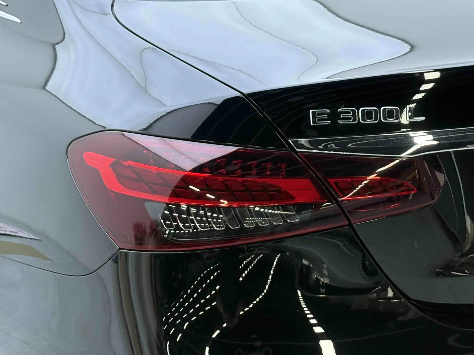 Mercedes-Benz E 260 L, 2021 23