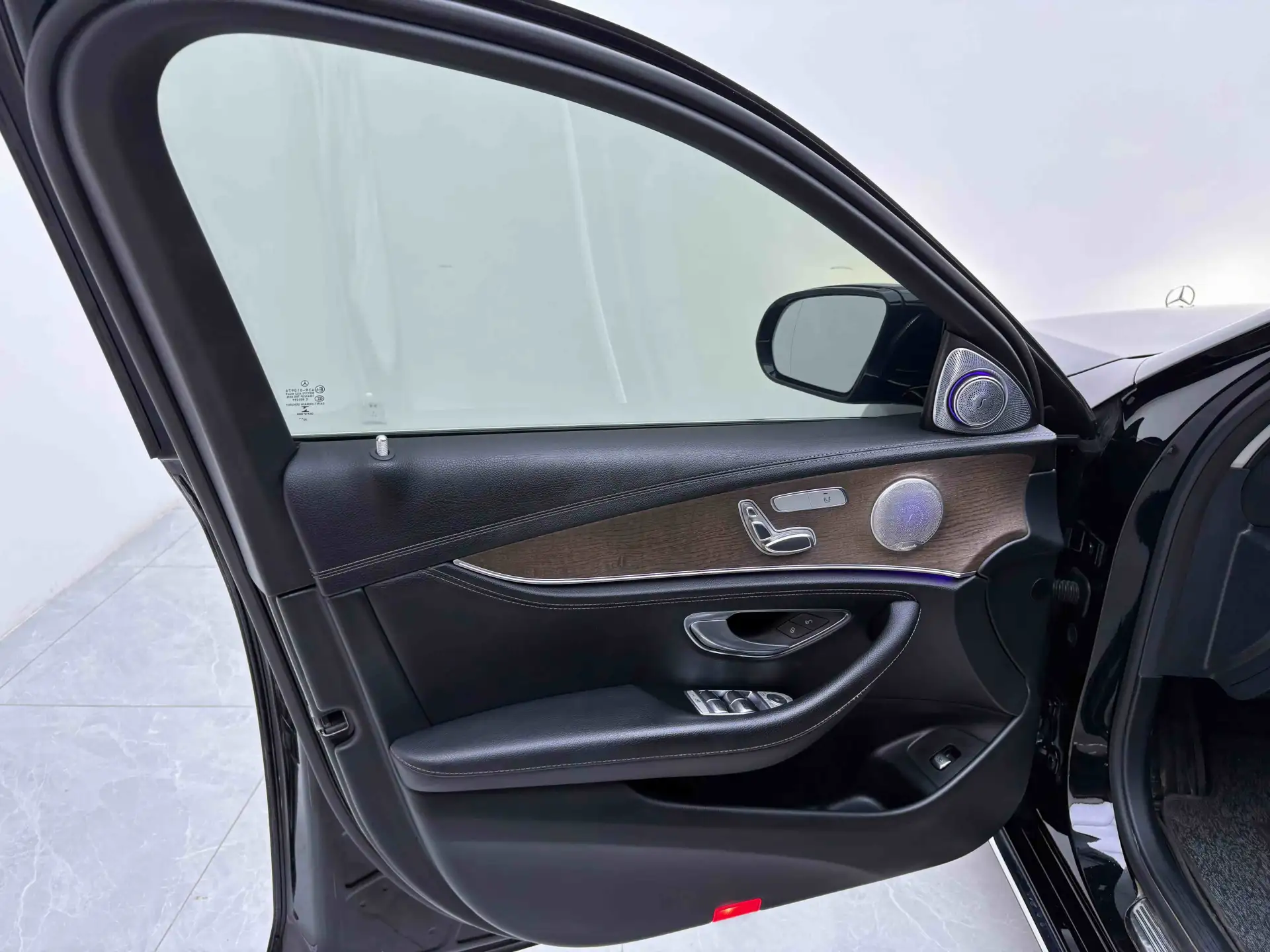 Mercedes-Benz E 260 L, 2021 14
