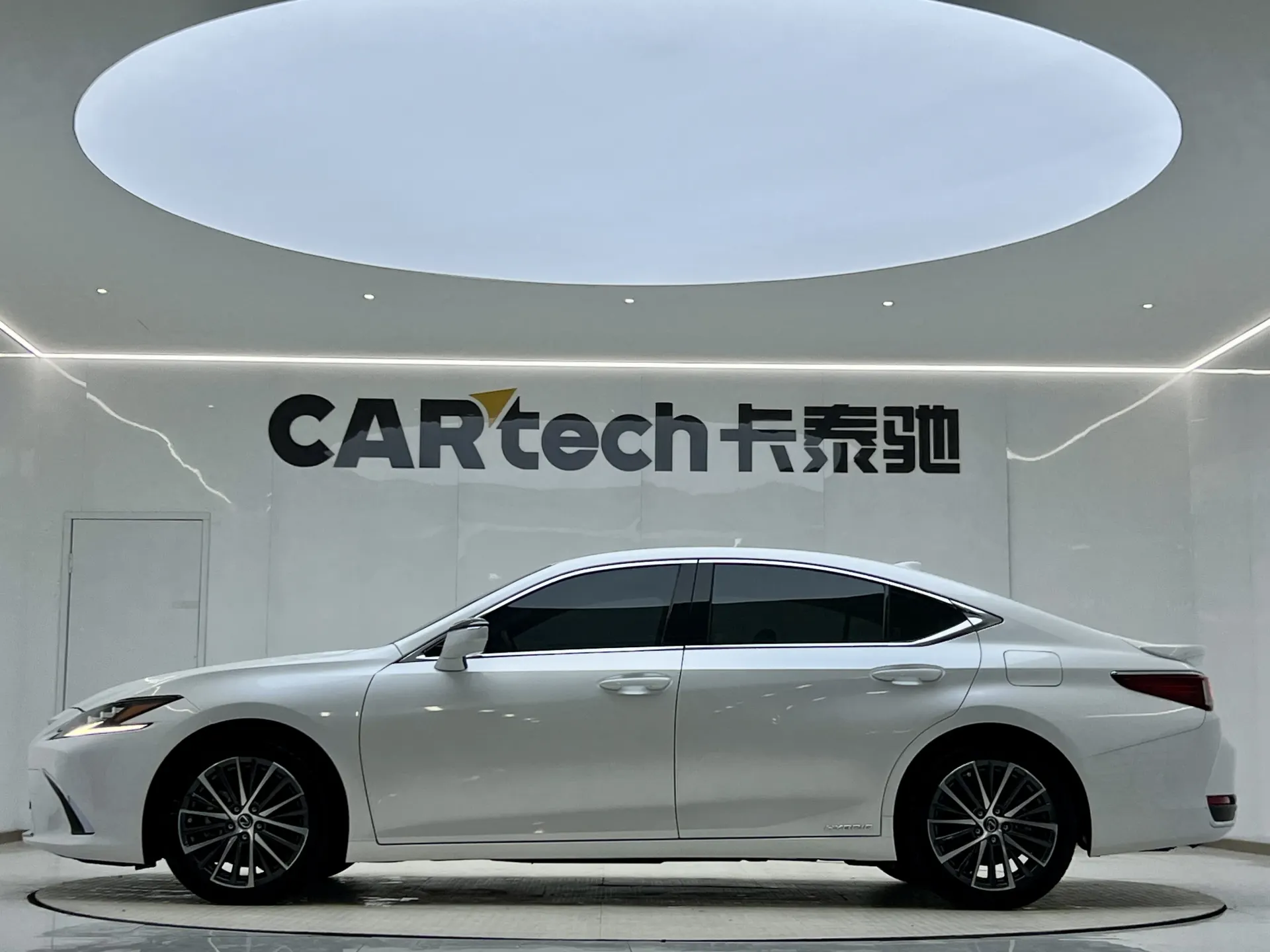 Lexus ES 300h, 2023 6