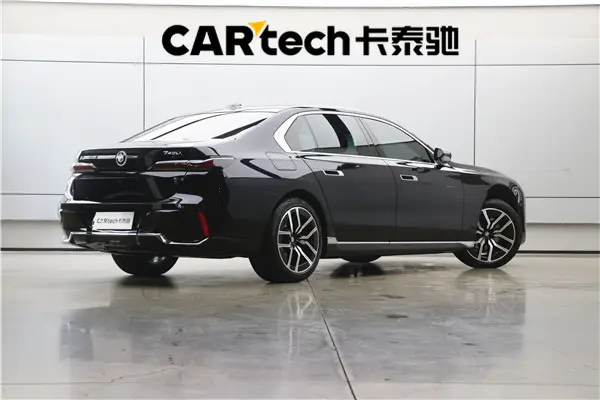 BMW 735Li, 2023 9