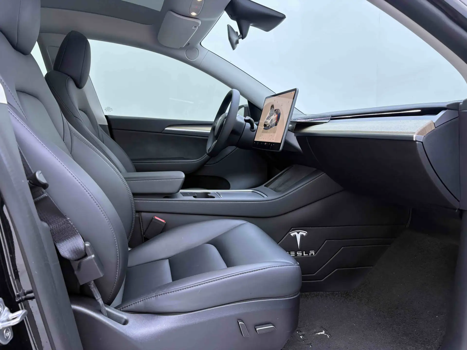 Tesla Model Y, 2023 19