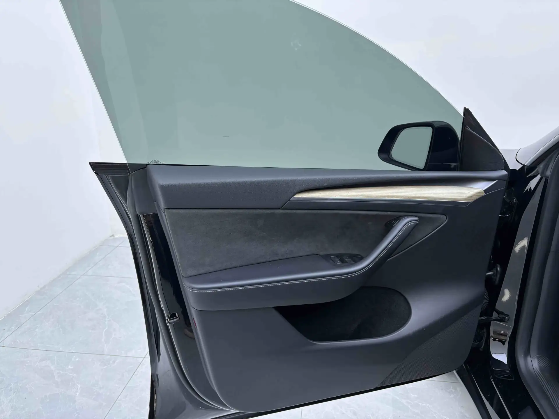 Tesla Model Y, 2023 15