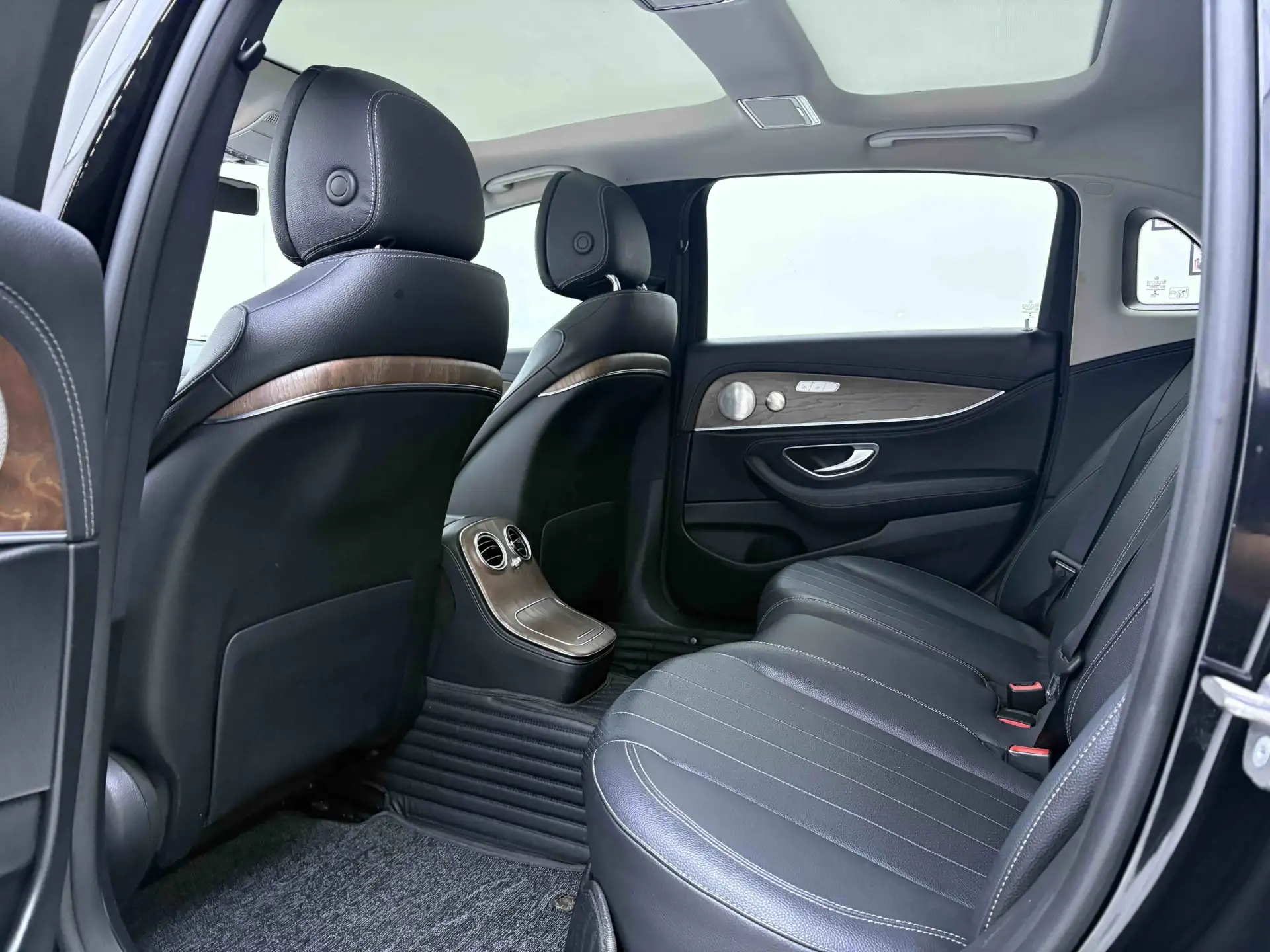 Mercedes-Benz E 260 L, 2021 7