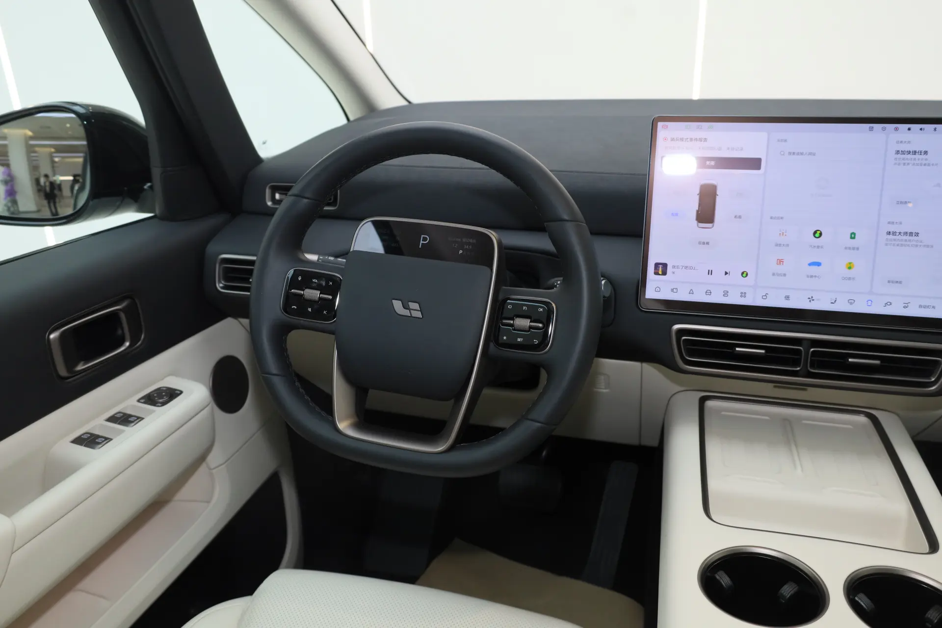 Li Auto MEGA, 2025 16