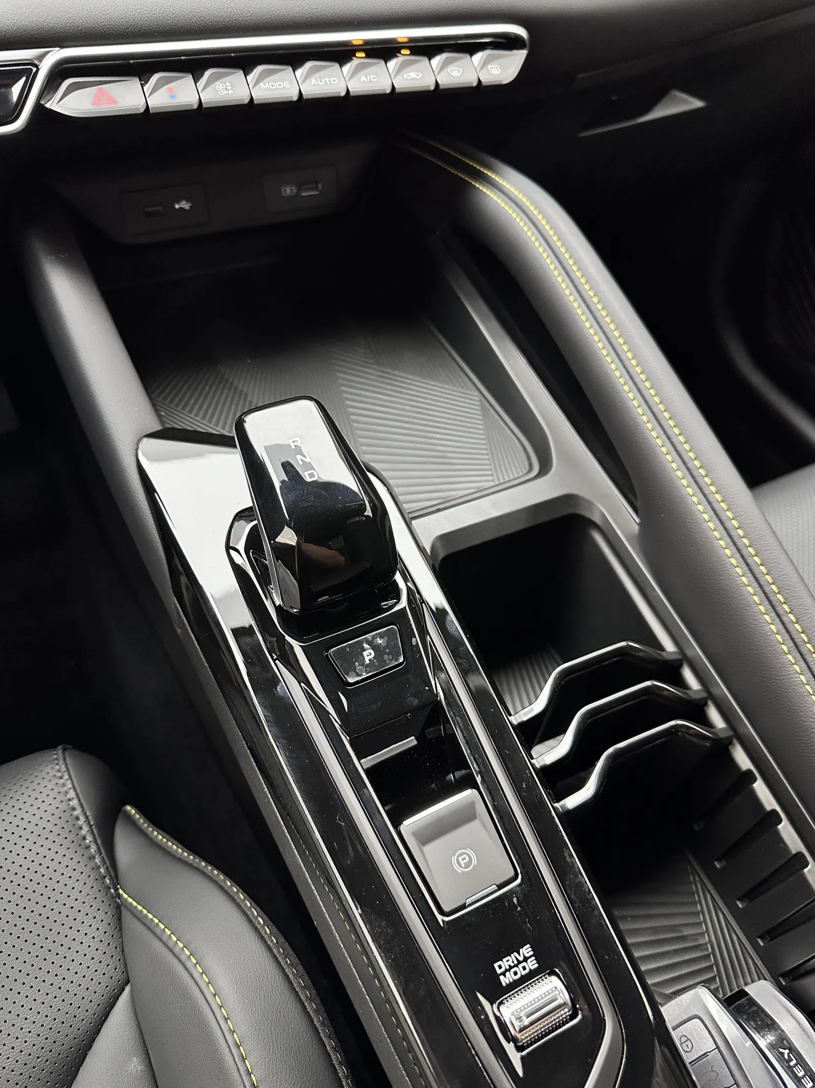 Geely Coolray, 2026 15