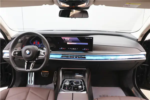 BMW 735Li, 2023 4