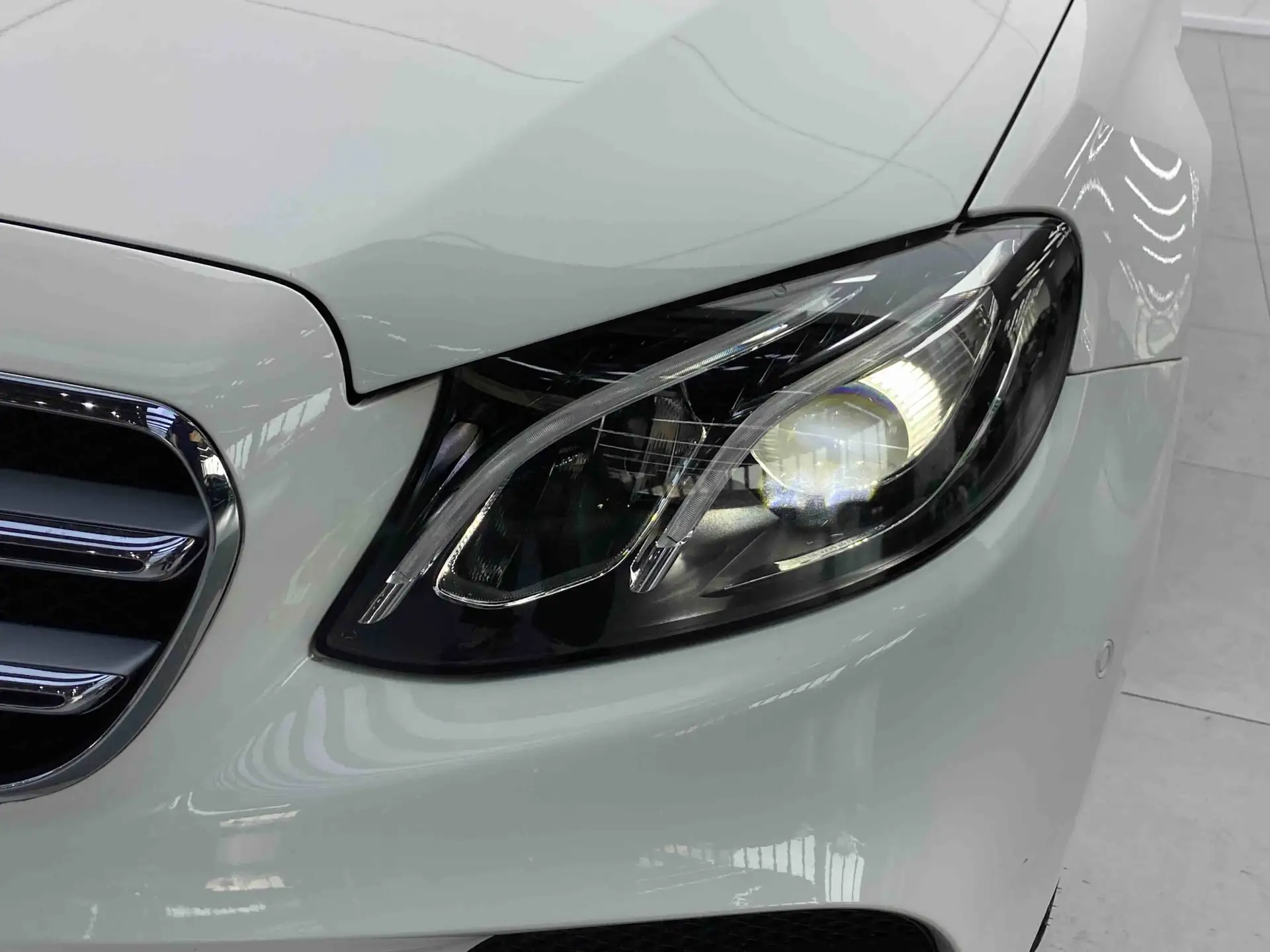 Mercedes-Benz E 300 L, 2020 11