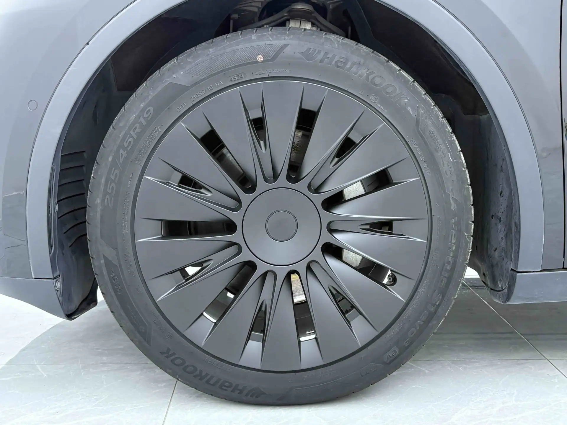 Tesla Model Y, 2023 26