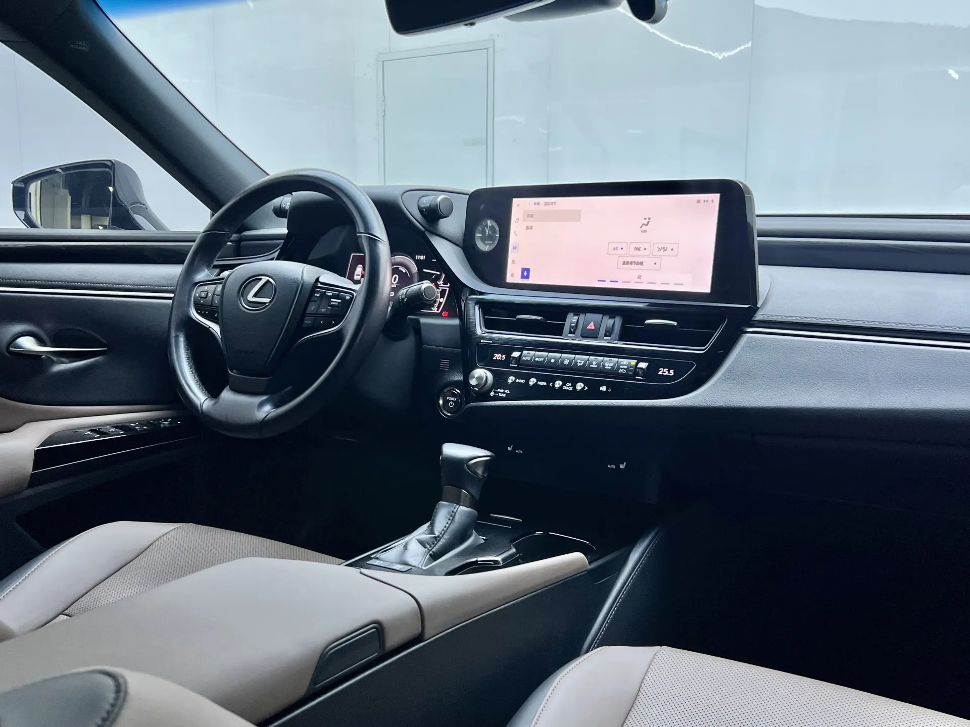 Lexus ES 300h, 2023 17