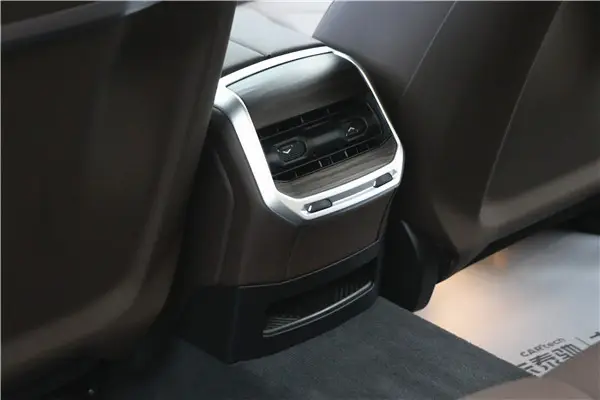 BMW 735Li, 2023 21
