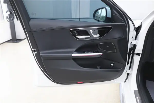 Mercedes-Benz C 260 L, 2025 9