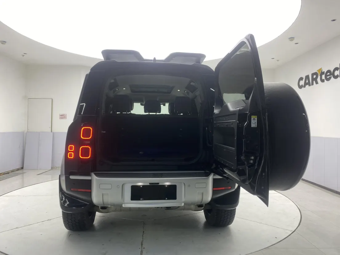 Land Rover Defender, 2021 12
