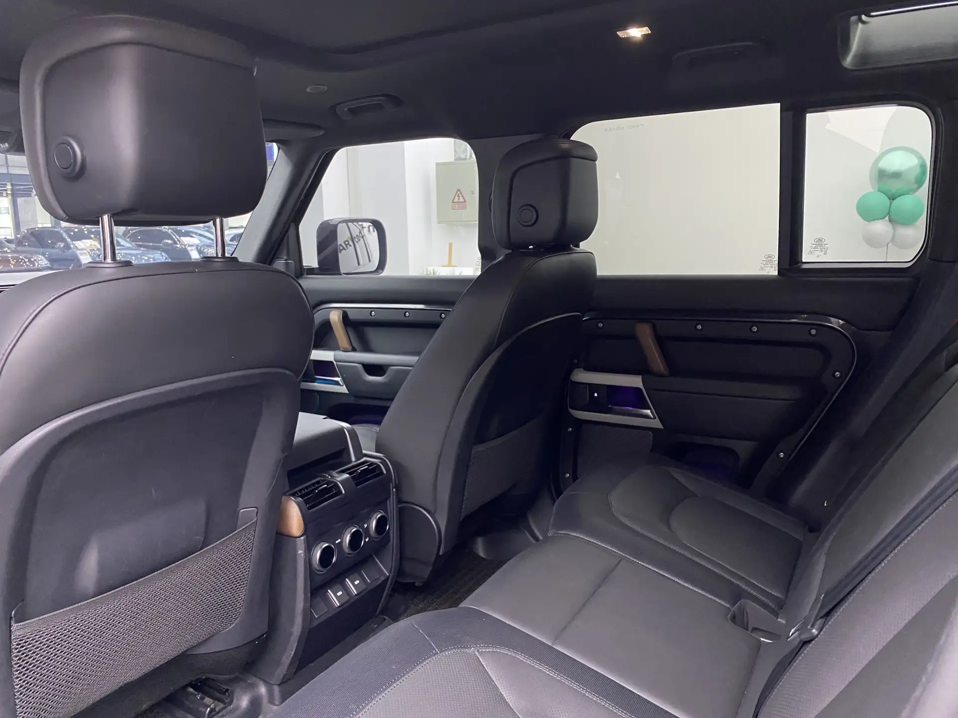 Land Rover Defender, 2023 4