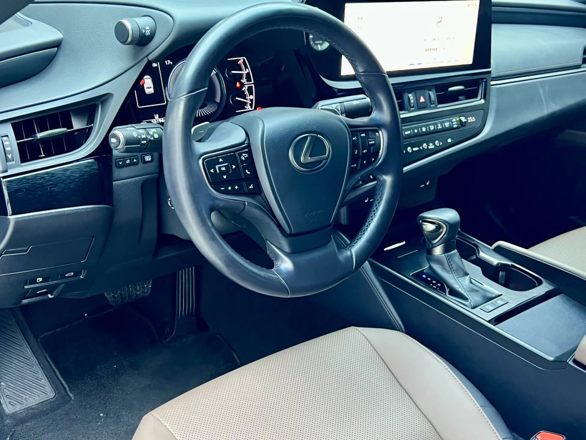 Lexus ES 300h, 2023 19