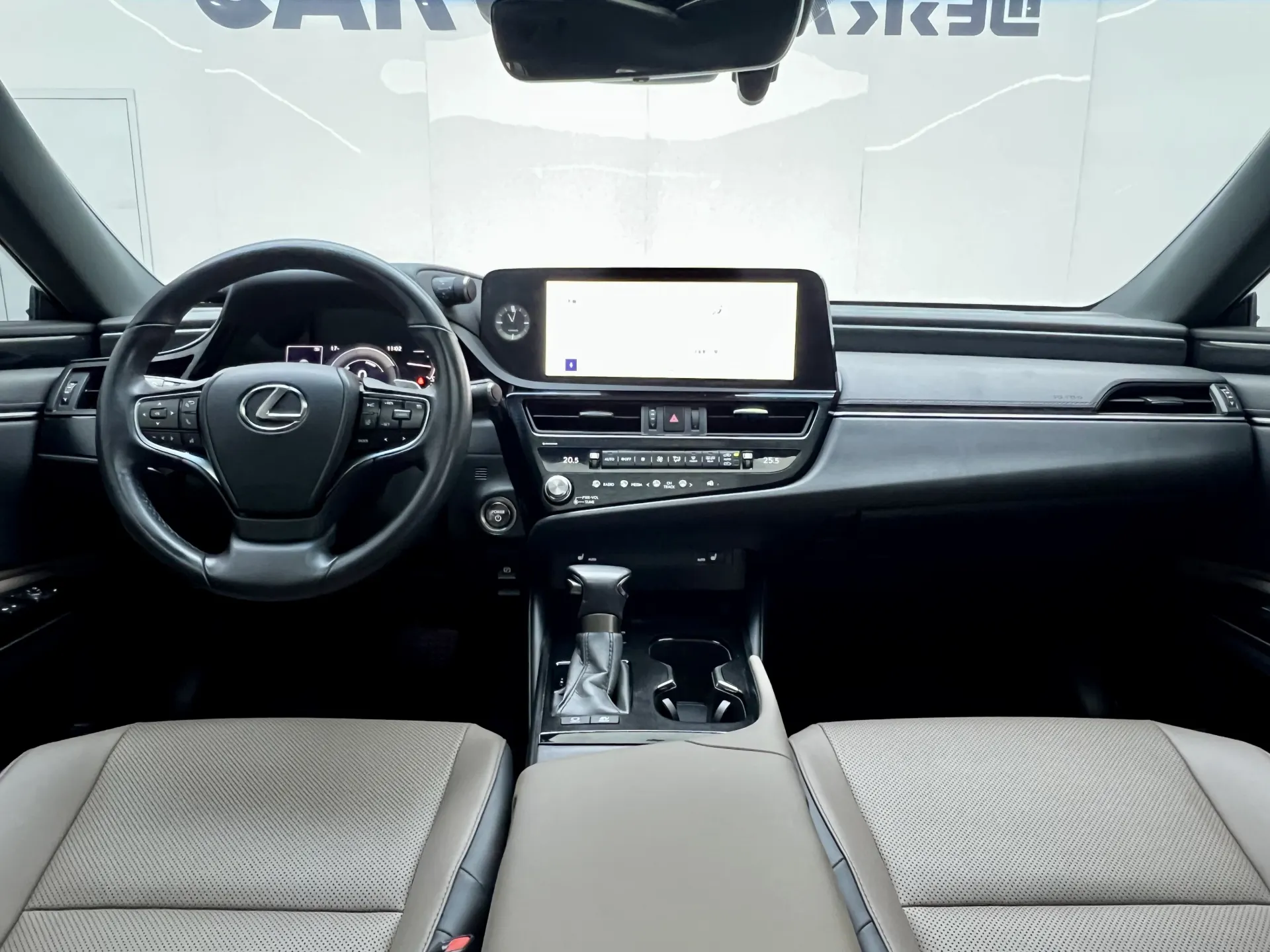 Lexus ES 300h, 2023 12