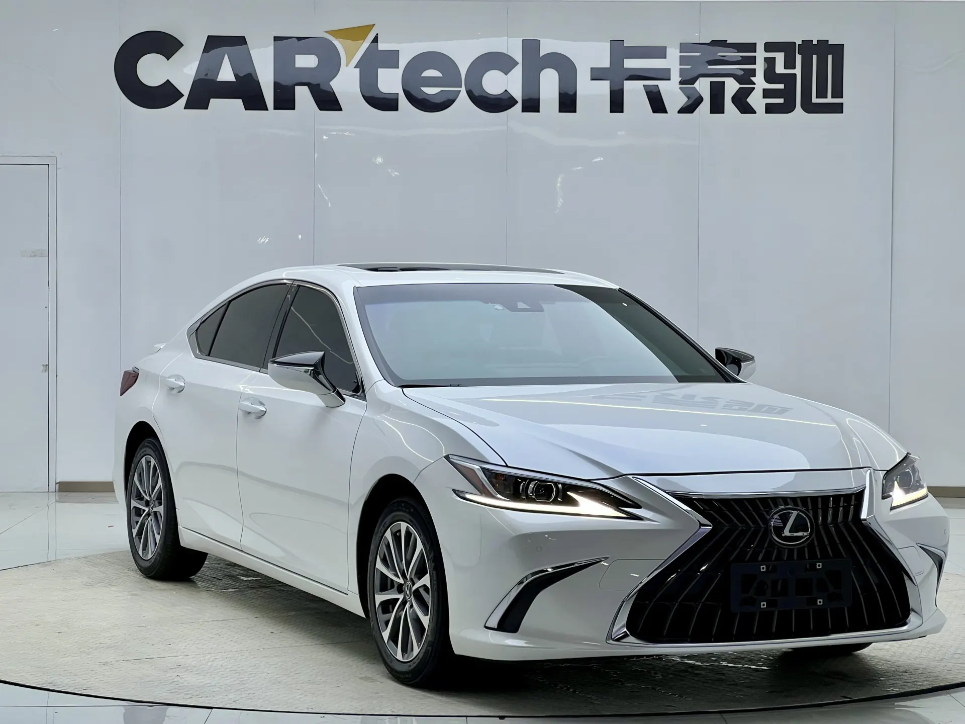 Lexus ES 300h, 2023 2
