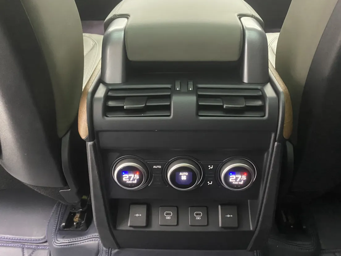 Land Rover Defender, 2021 25