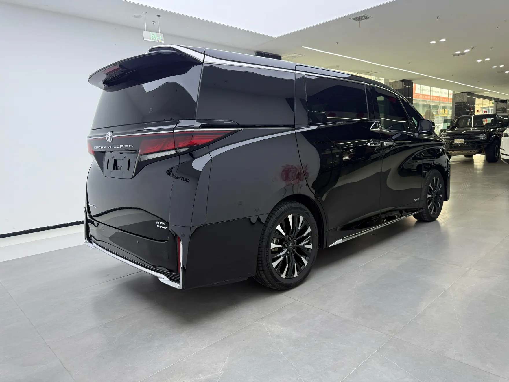 Toyota Vellfire, 2024 все фото
