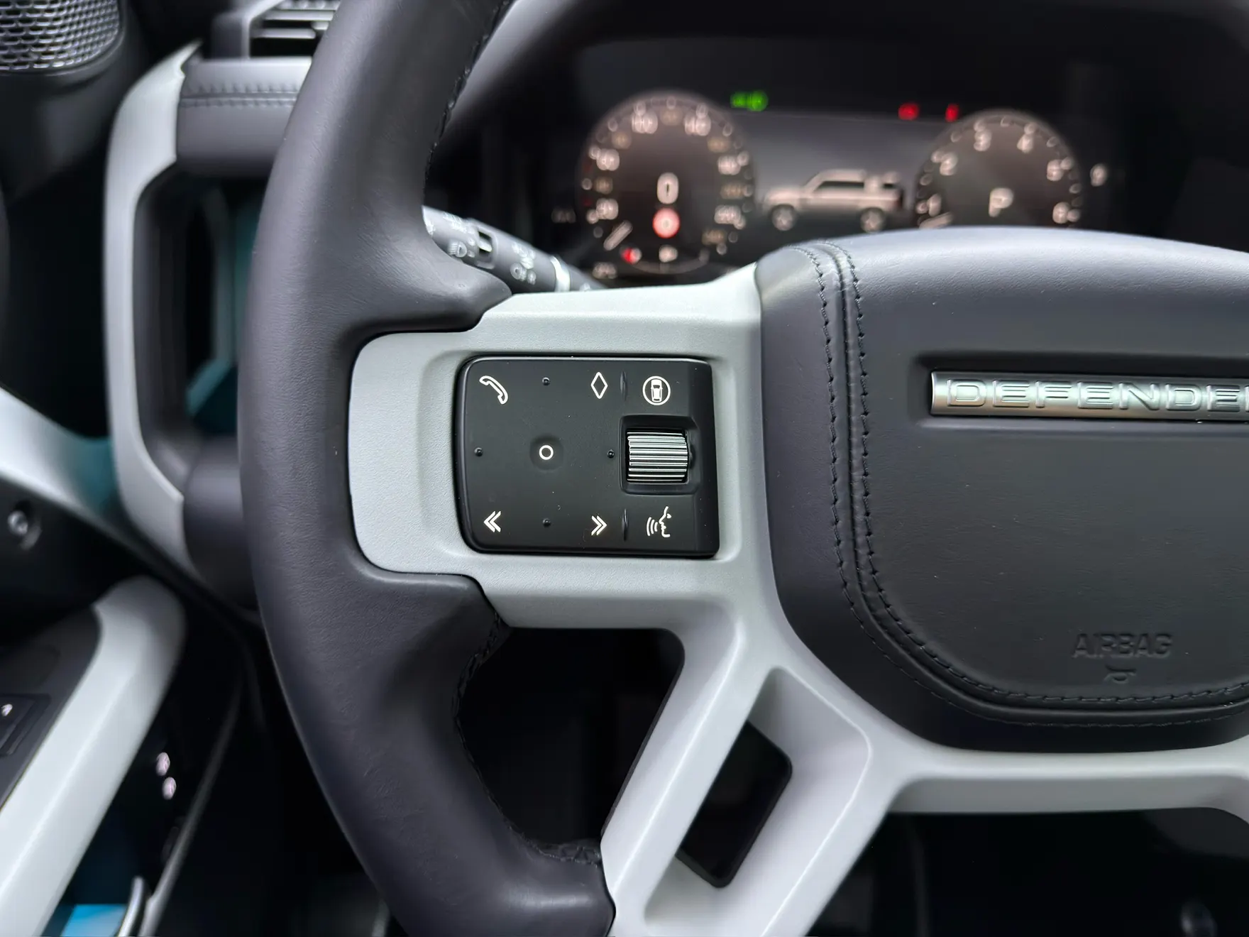 Land Rover Defender, 2023 15