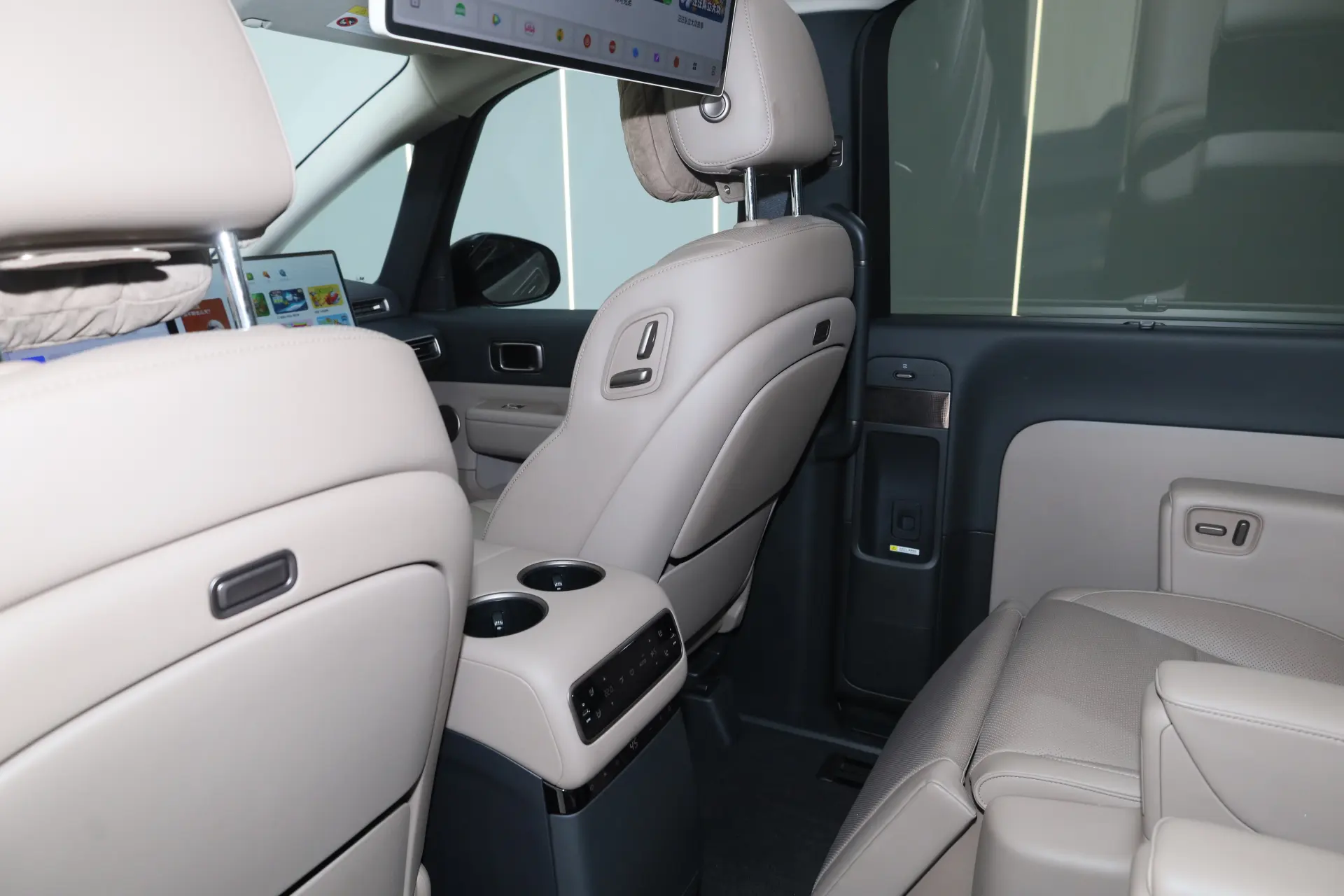 Li Auto MEGA, 2025 31