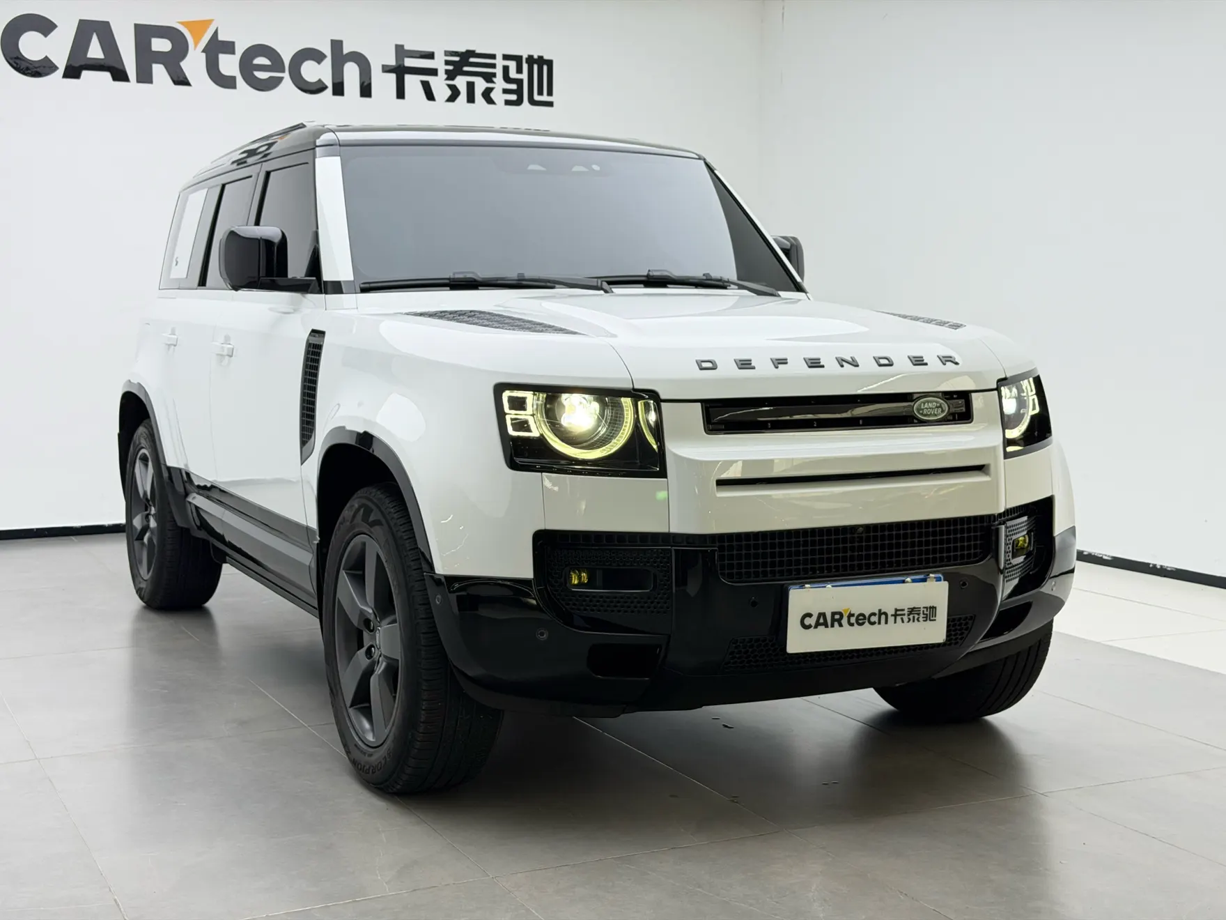 Land Rover Defender, 2023 2