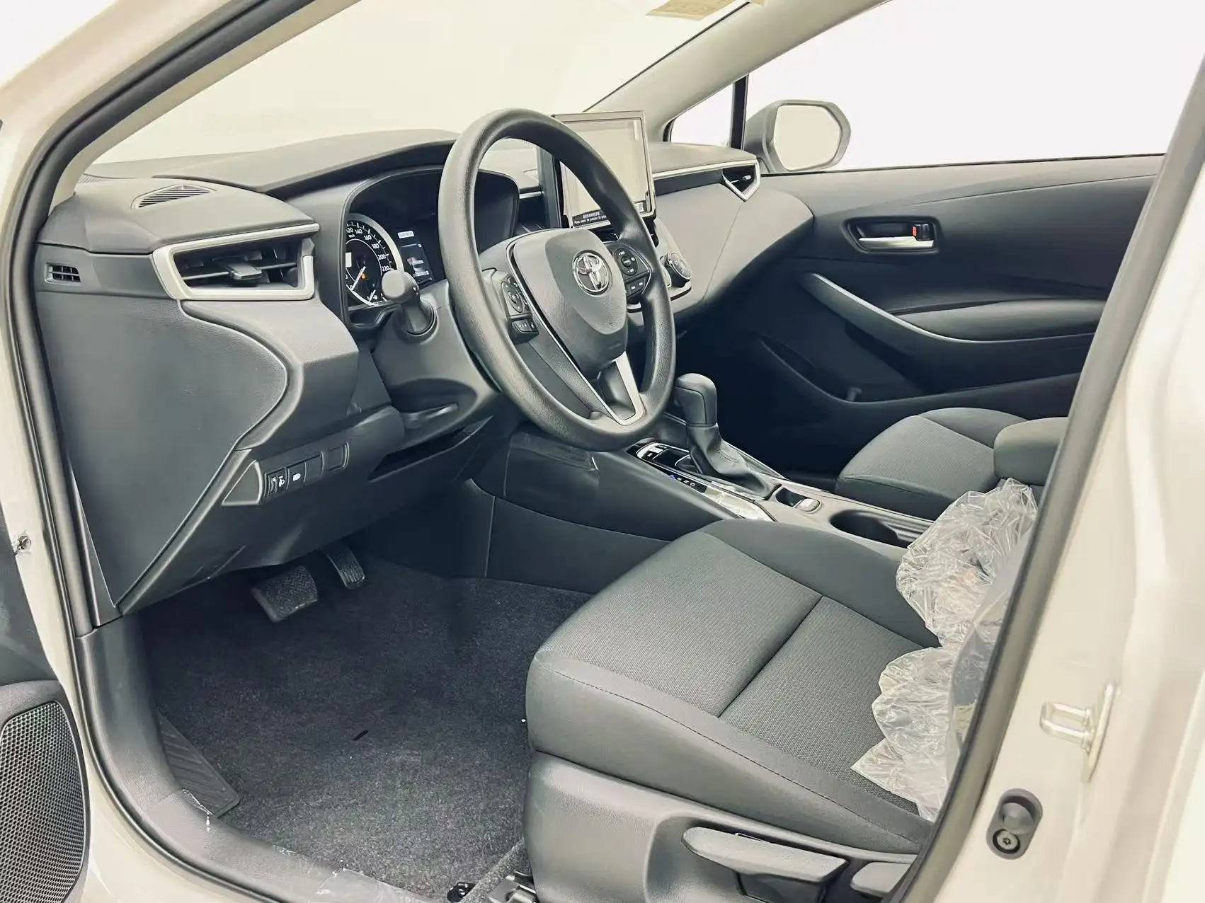 Toyota Corolla, 2025 12