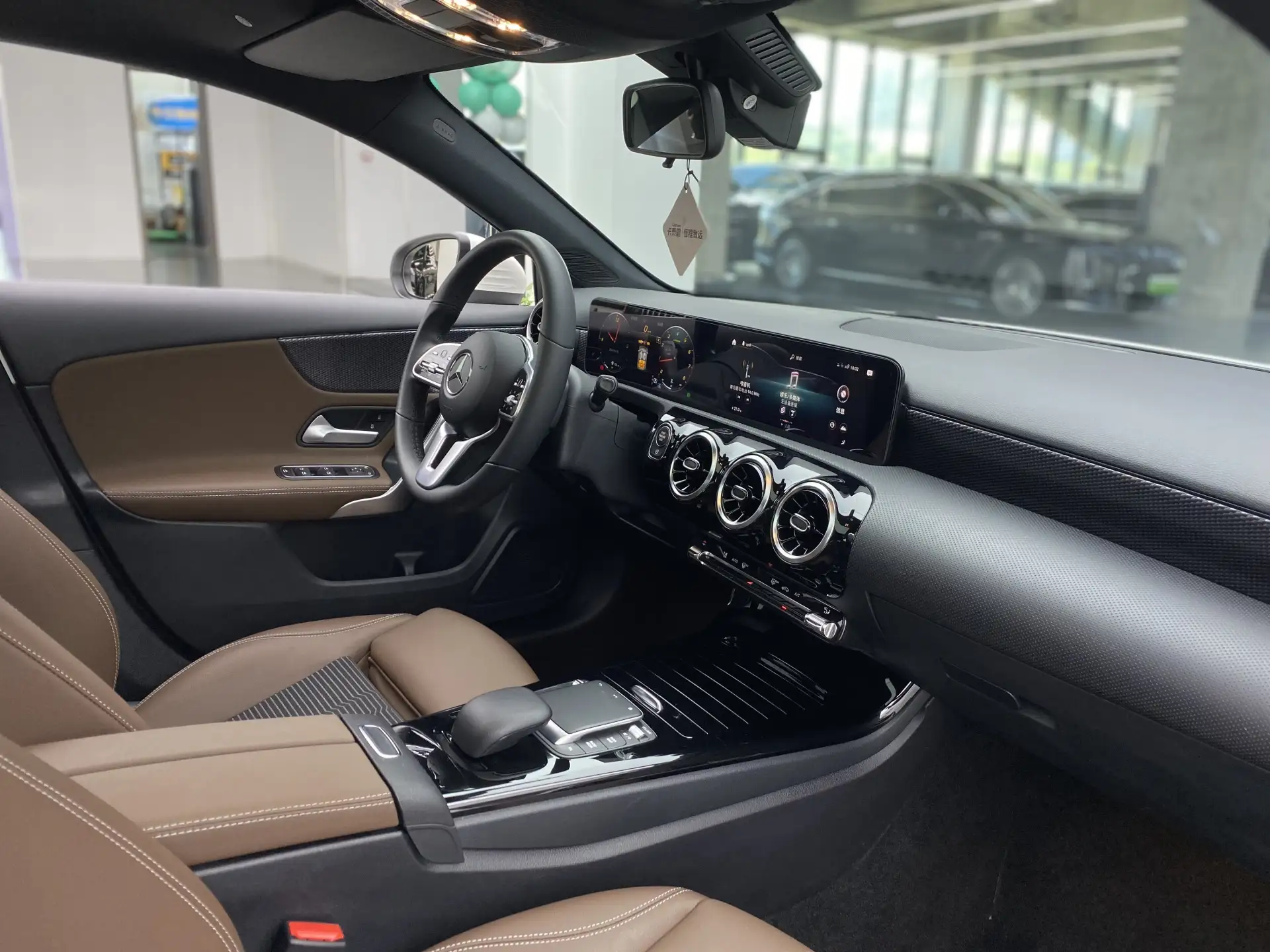 Mercedes-Benz A 200, 2022 10