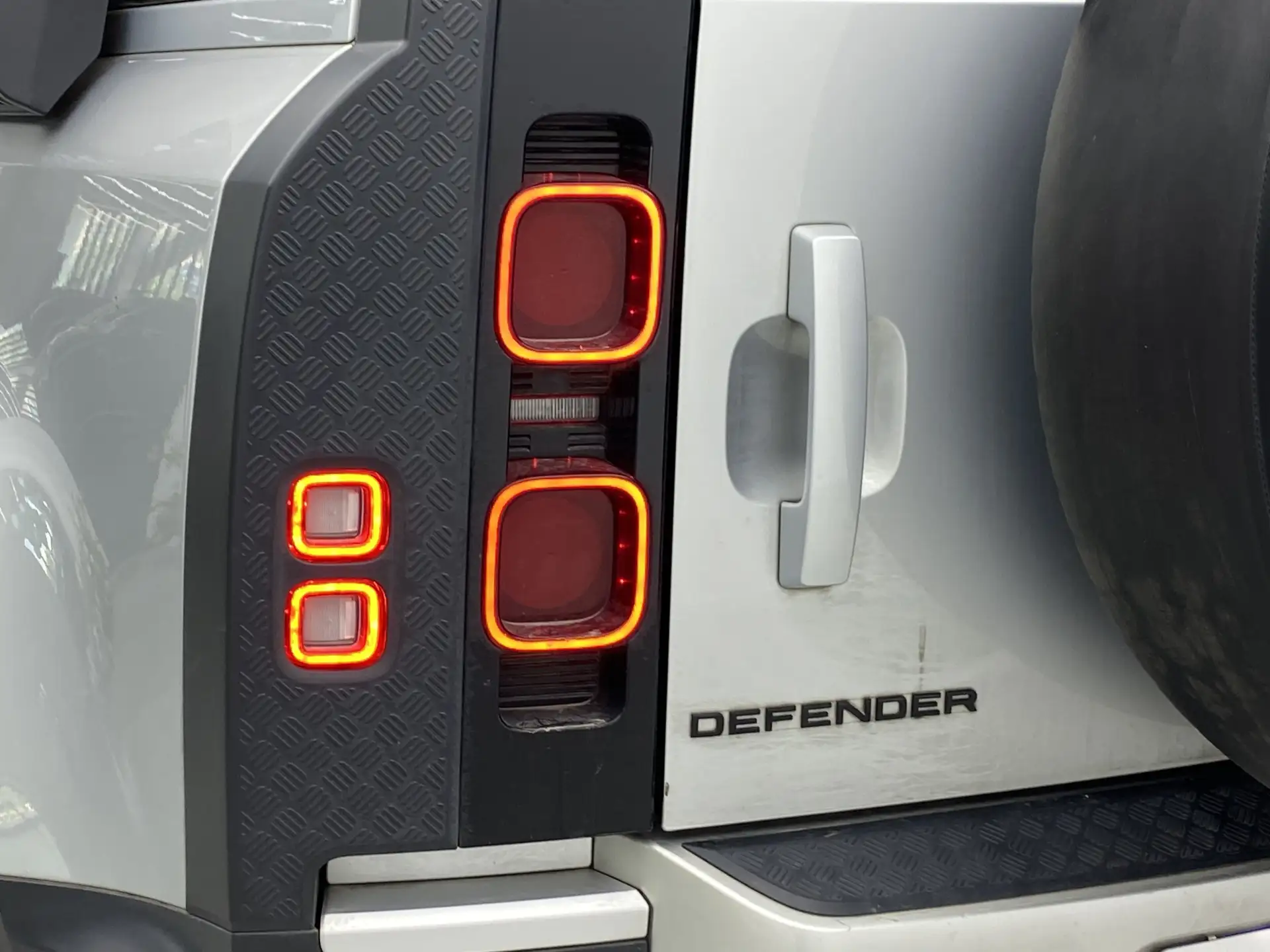 Land Rover Defender, 2021 12