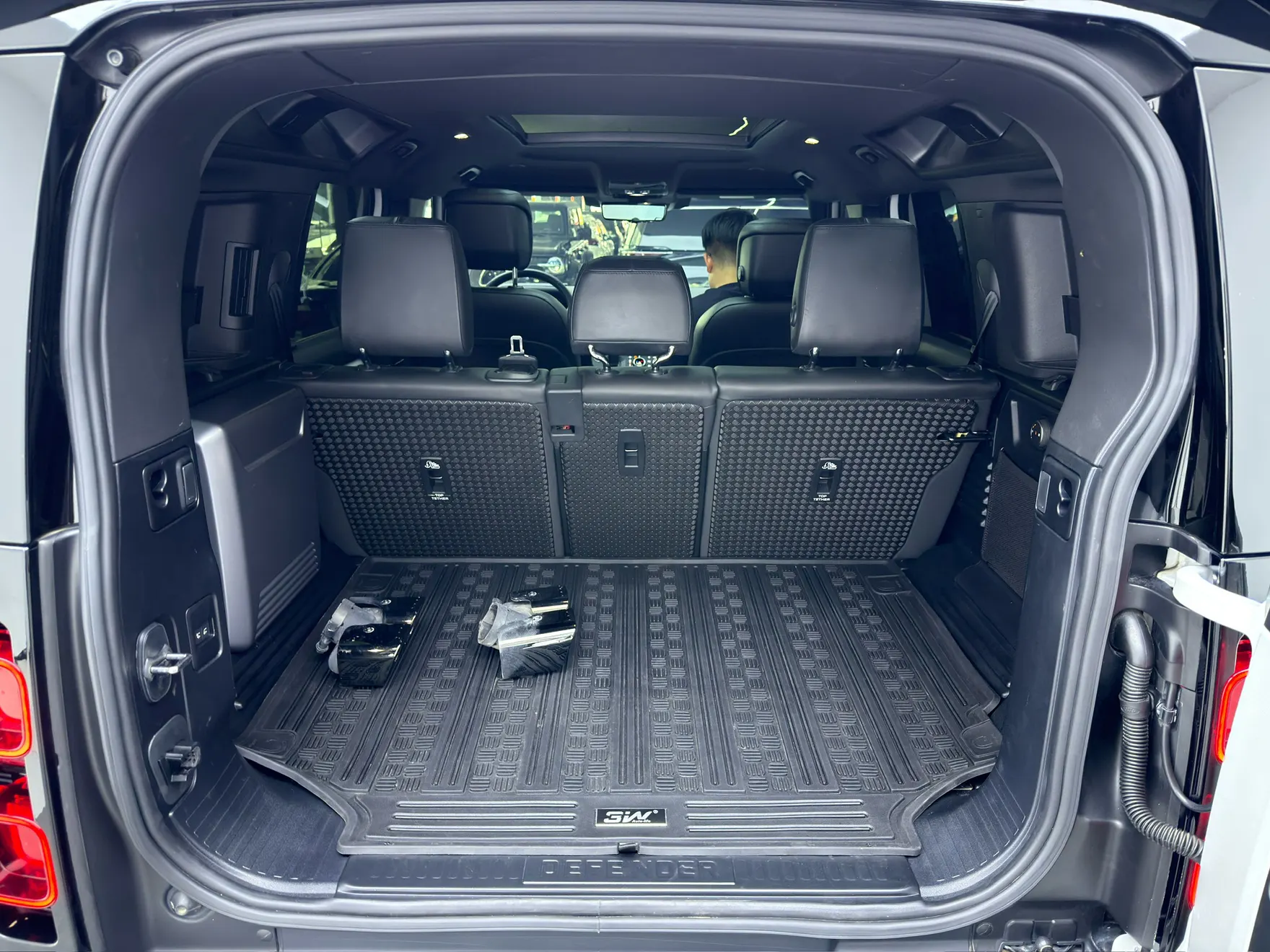 Land Rover Defender, 2023 28