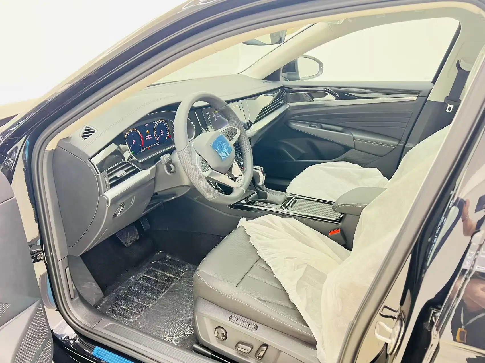 Volkswagen Passat, 2026 12