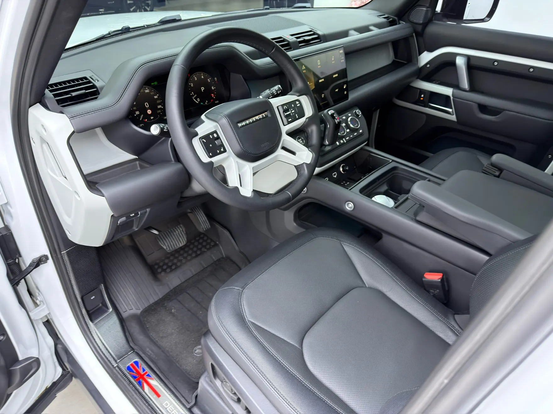 Land Rover Defender, 2023 24