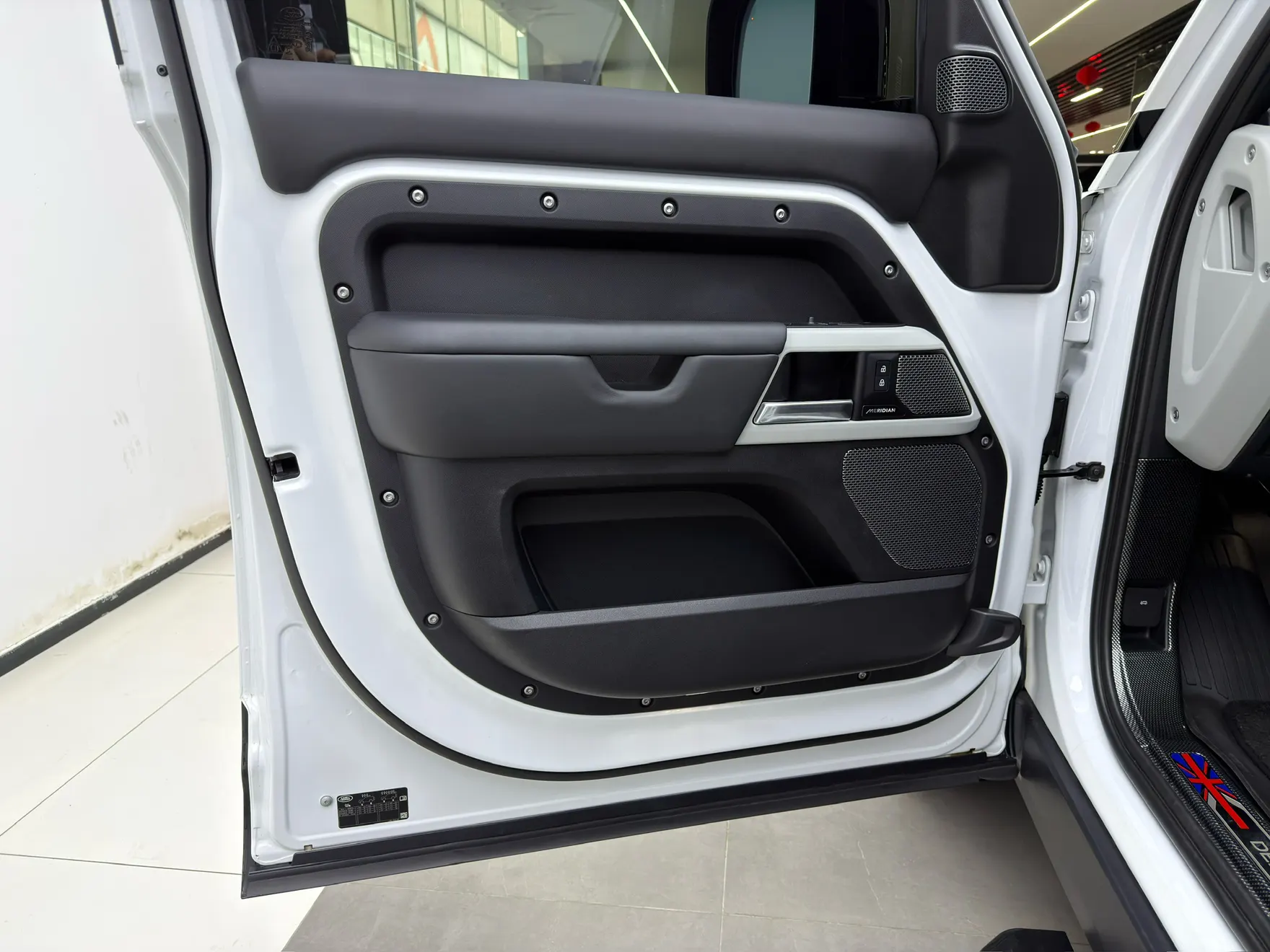 Land Rover Defender, 2023 17