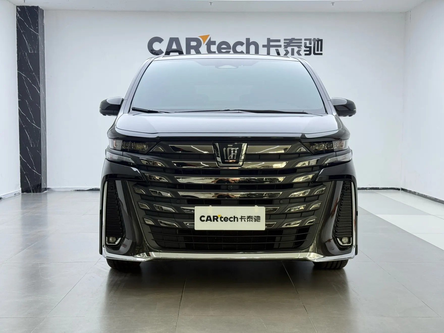 Toyota Vellfire, 2024 3