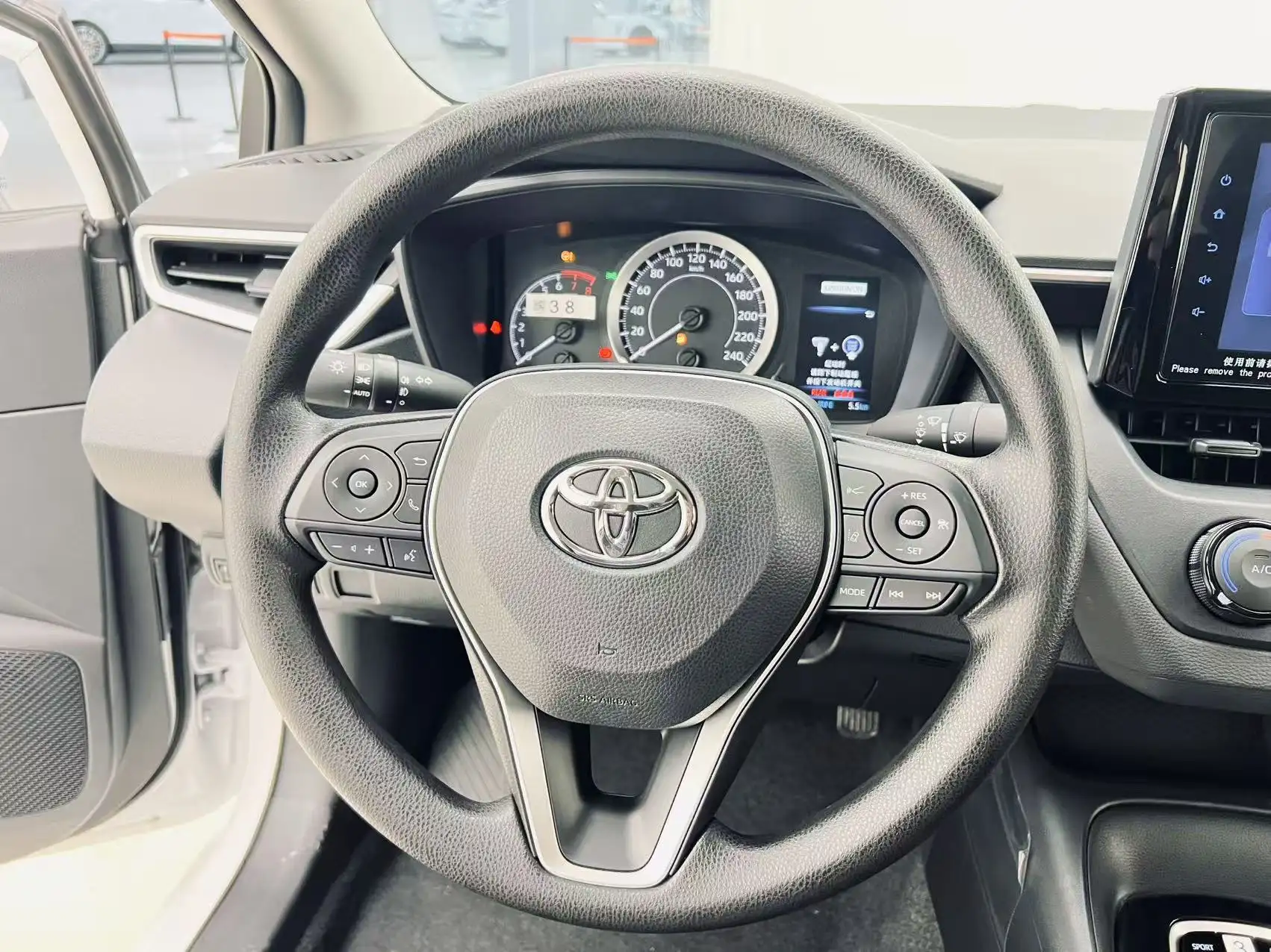 Toyota Corolla, 2025 10