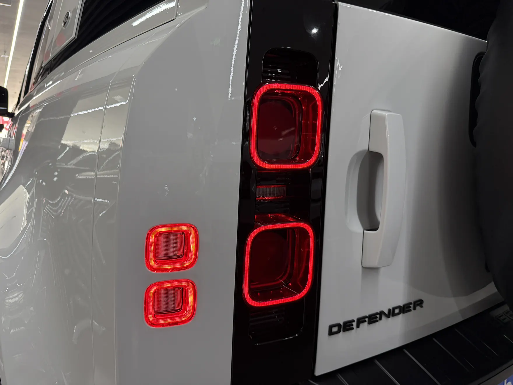 Land Rover Defender, 2023 10