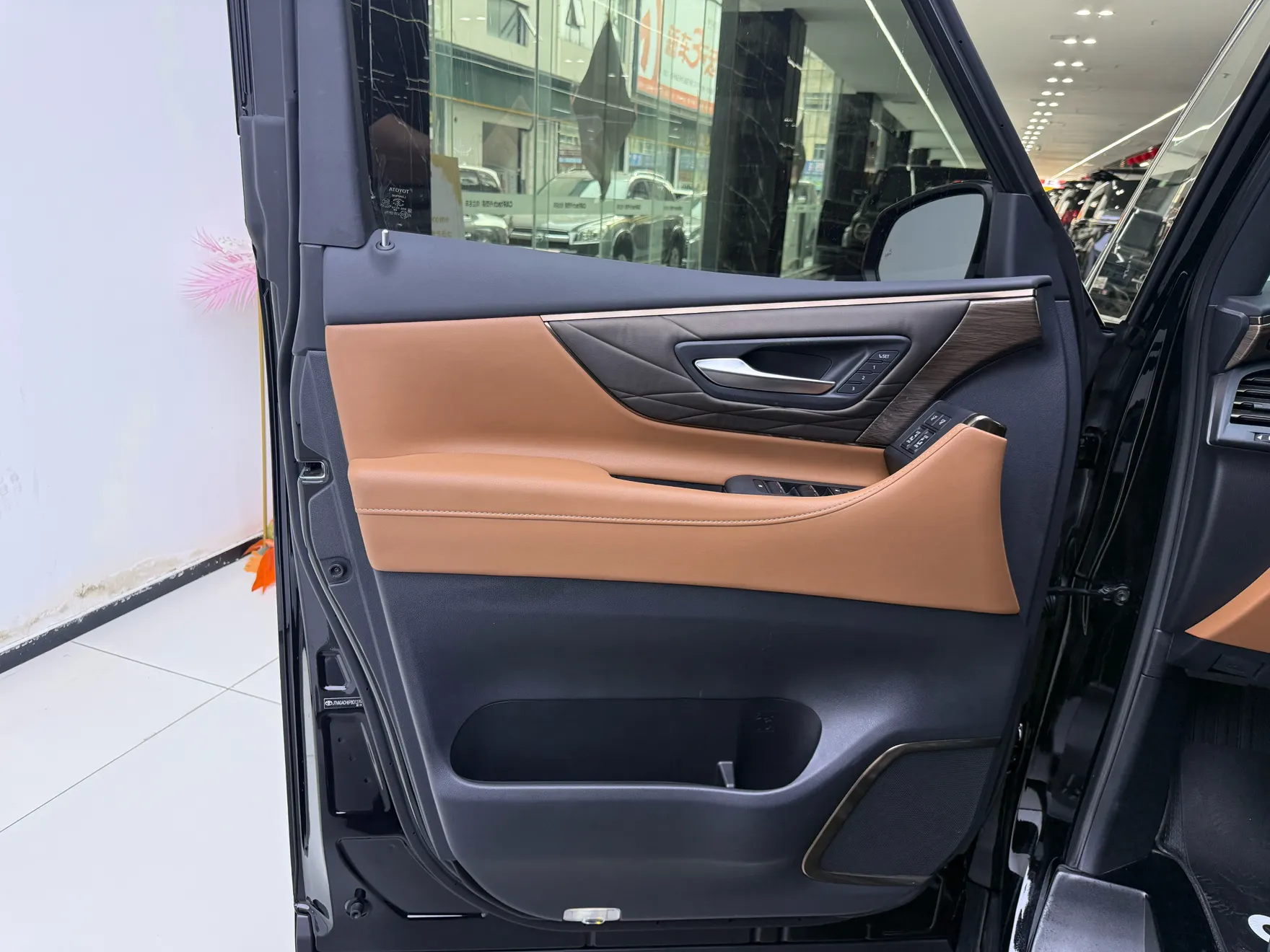 Toyota Vellfire, 2024 17