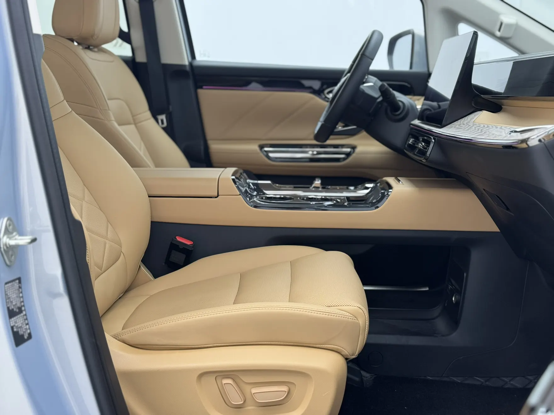 Trumpchi E8, 2024 23
