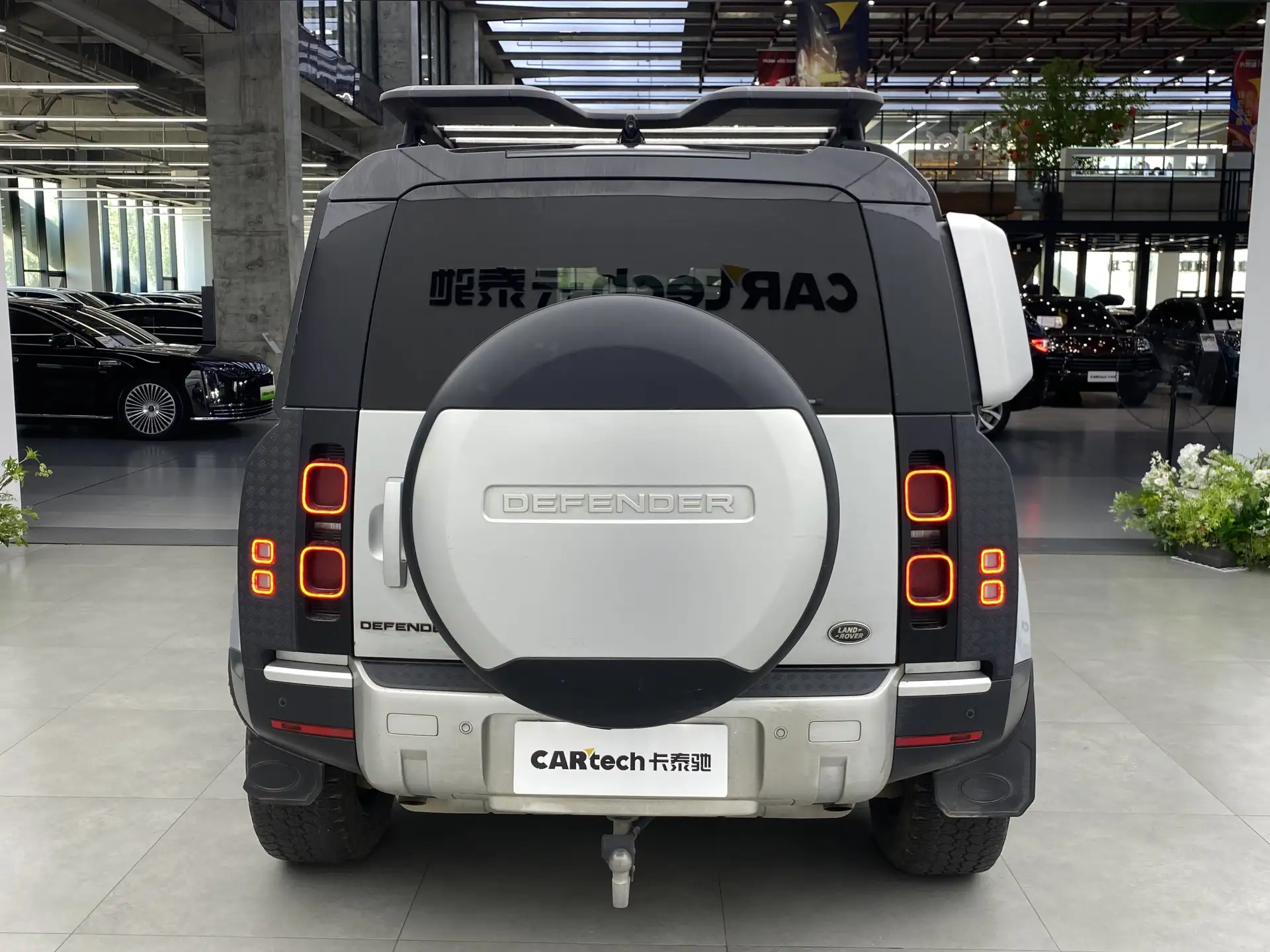 Land Rover Defender, 2021 4