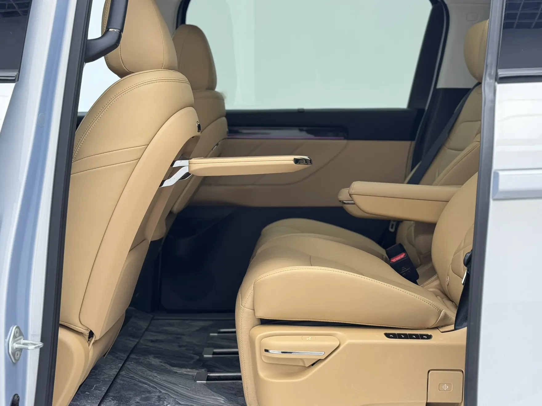 Trumpchi E8, 2024 21