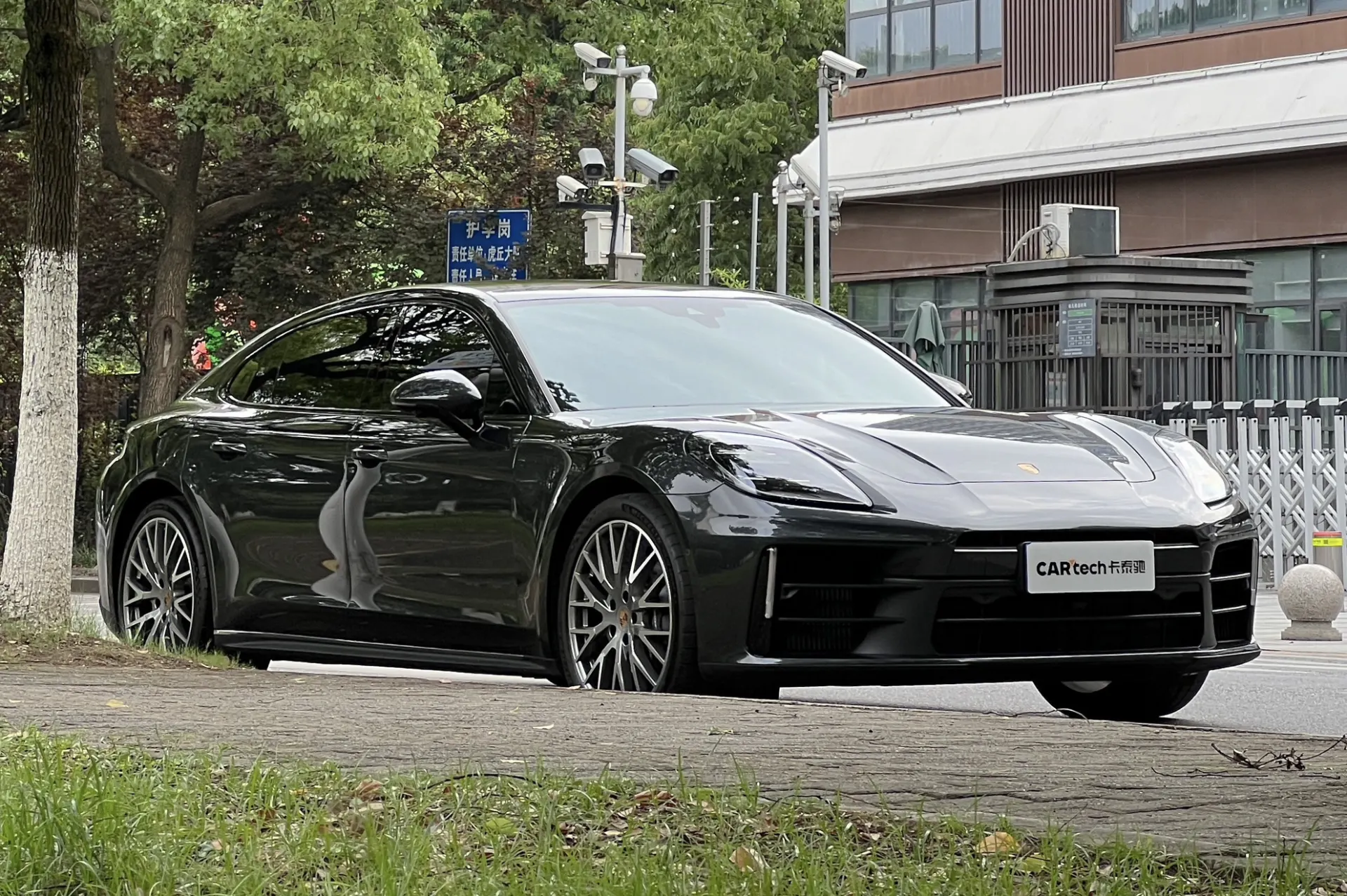 Porsche Panamera, 2024 2