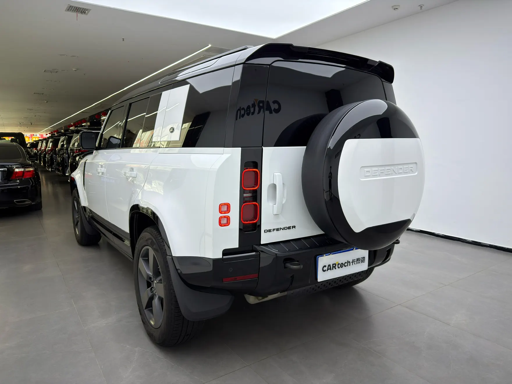 Land Rover Defender, 2023 7