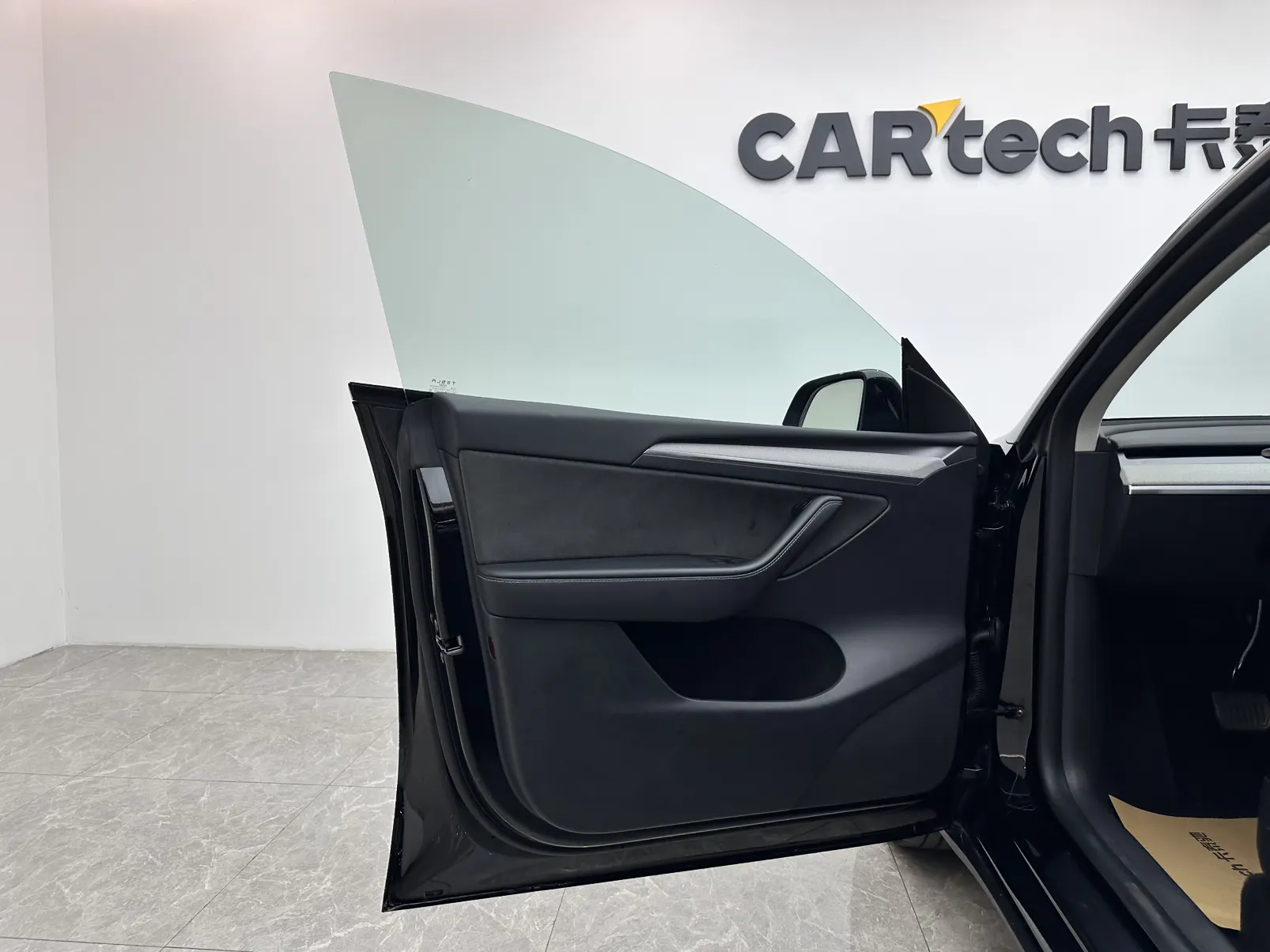 Tesla Model Y, 2023 14