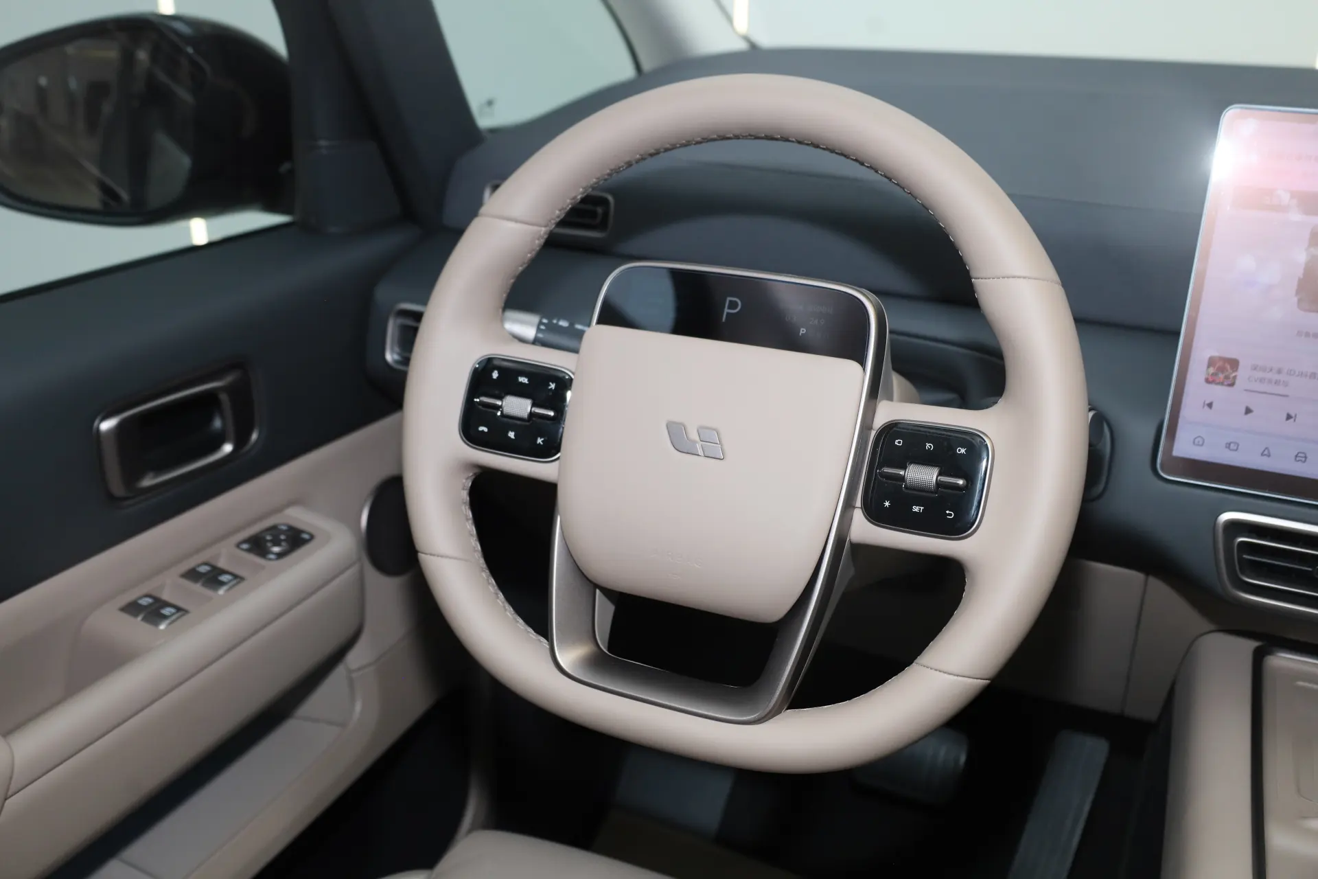 Li Auto MEGA, 2025 16